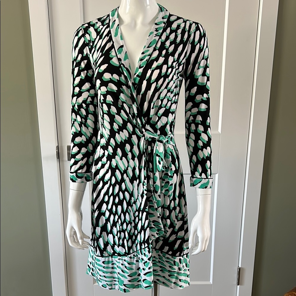 BCBGMAXAZRIA Adele Wrap dress - Picture 2 of 14